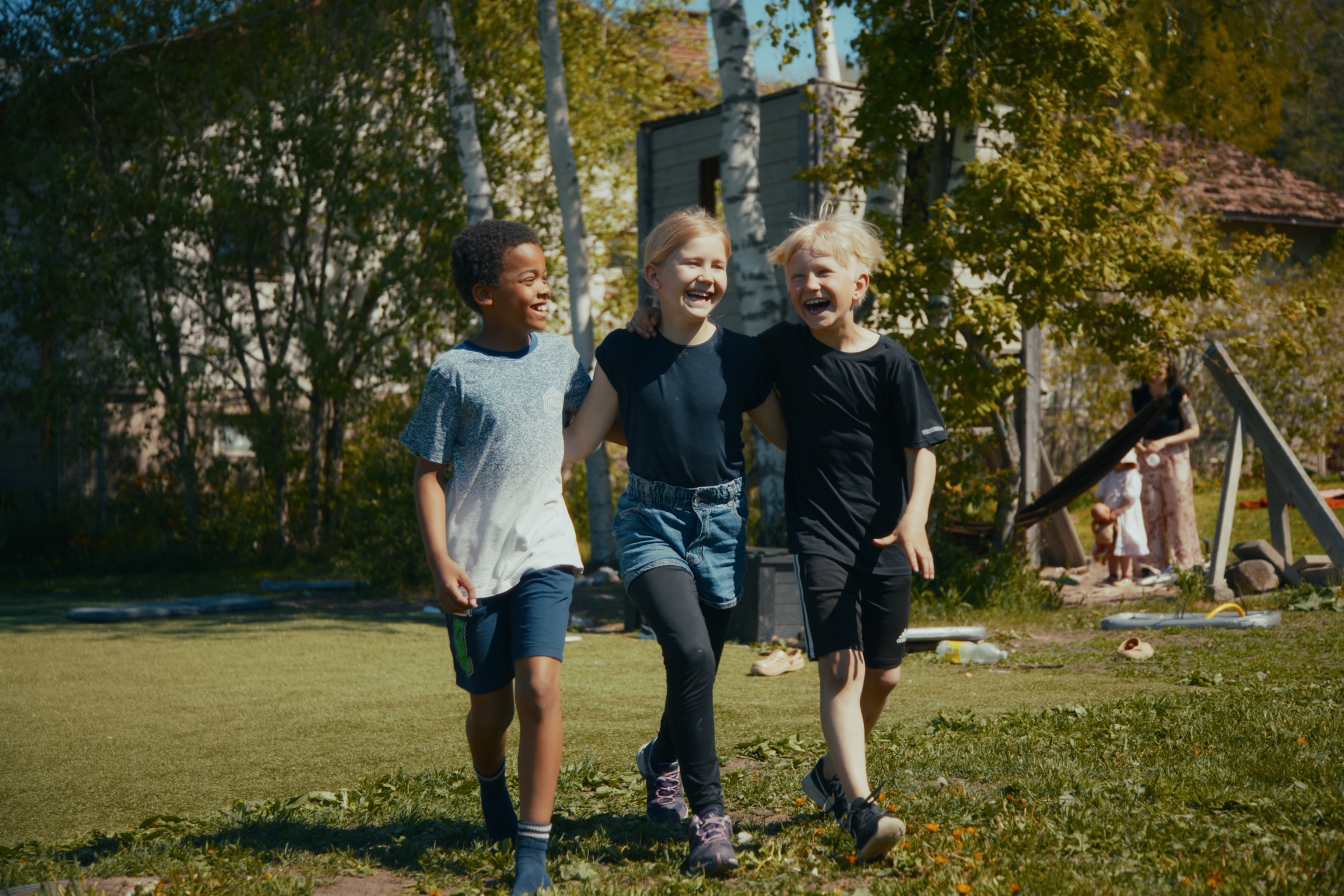 Yhteisö koolla kesätapahtumassa